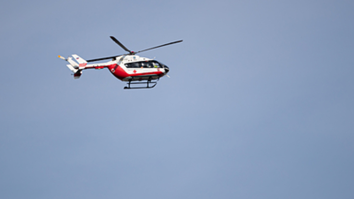 Вертолёт МЧС доставил в Москву двух раненных детей из брянской гимназии