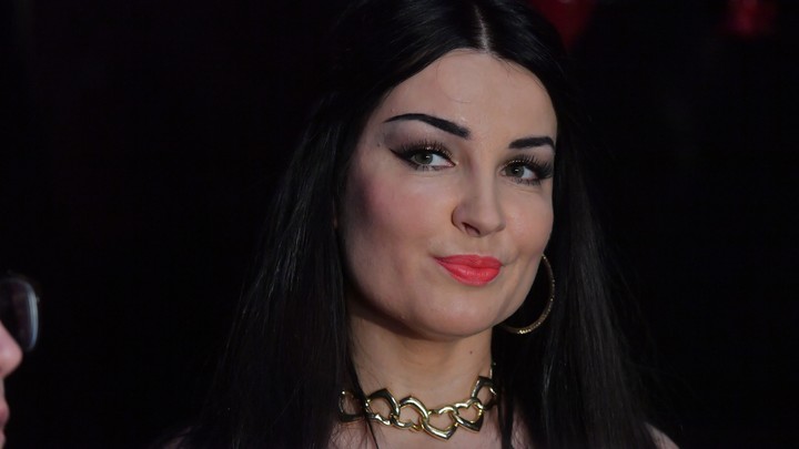 Я зову его папочка: вдова Пьера Нарцисса вышла замуж за его друга - известного артиста
