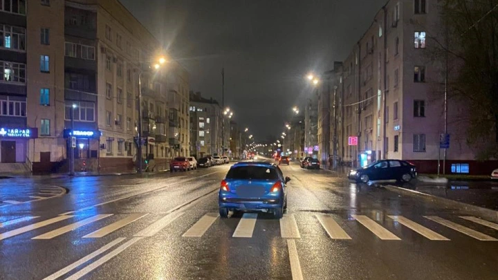 Иномарка сбила двух подростков на пешеходном переходе в Москве