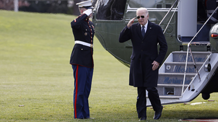 Байден назвал Трампа старым приятелем Путина