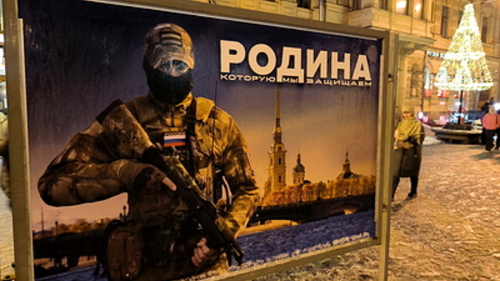 Русские солдаты спасли брошенную на поле боя девушку-солдата ВСУ