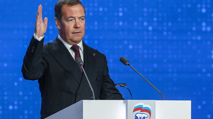 Медведев назвал Шольца ливерной колбасой, и предрек ему скорую отставку