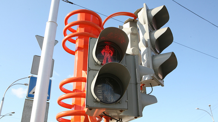 В Кемерове отключили светофор на оживлённом перекрёстке