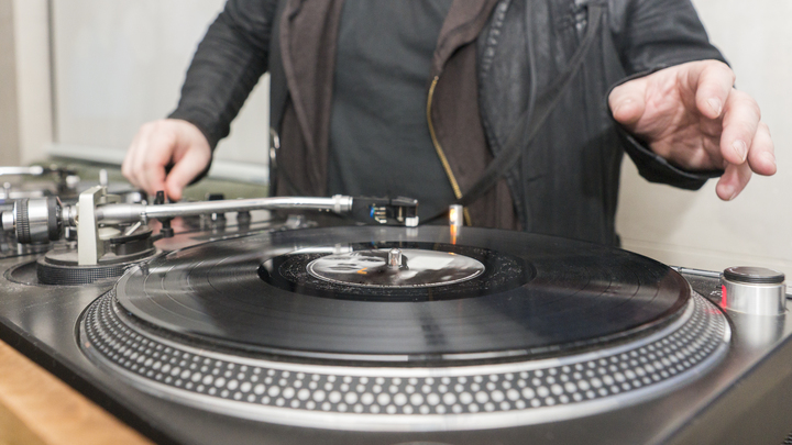 День диджея 2024: поздравления в стихах и прозе