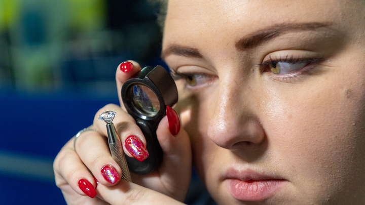 День ювелира 2024: поздравления в стихах и прозе