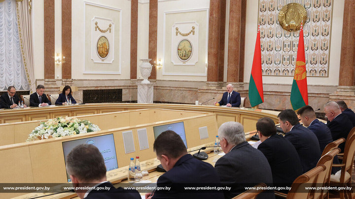Это хлам. При СССР Было лучше: Лукашенко не понравились современные учебники