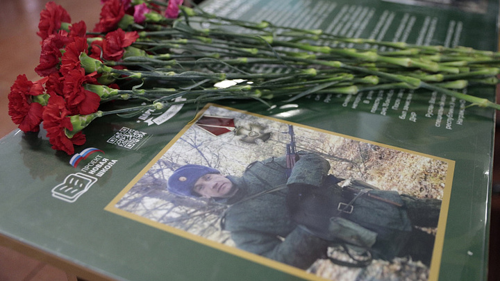 В Холмогорском округе открыли парту героя в честь Руслана Крапивина