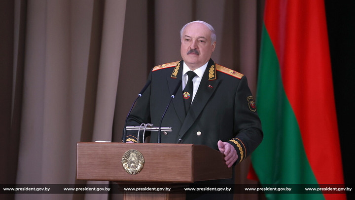 Лукашенко: 23-е февраля неразрывно связано с борьбой белорусов за суверенитет и независимость