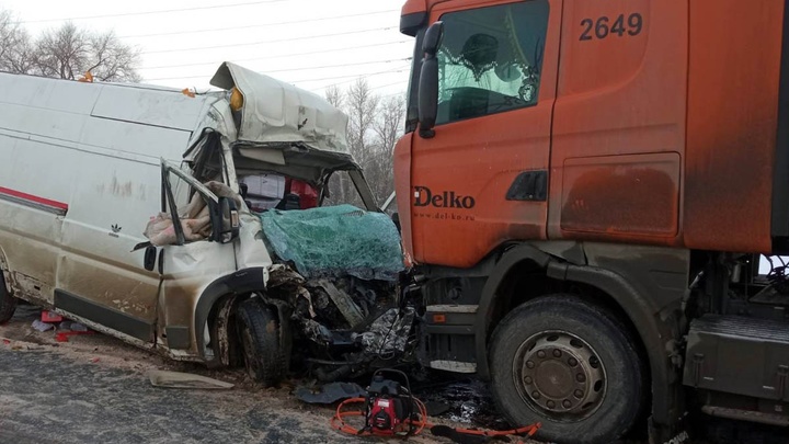 На трассе М-5 в Самарской области ввели ограничения из-за ДТП с автобусом