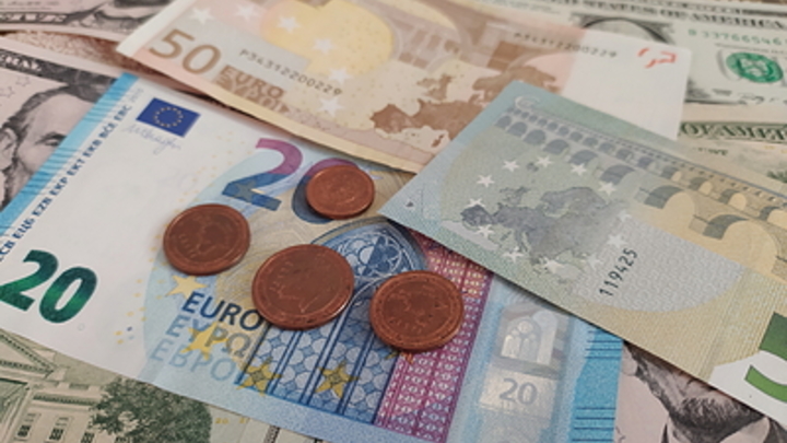 Во Франции обвинили Зеленского в разворовывании 16 миллиардов евро