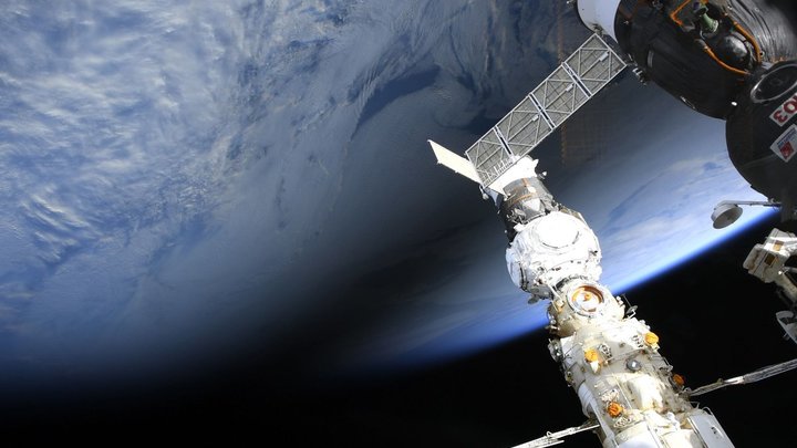 Ковид из космоса? Учёные нашли на МКС устойчивую к лекарствам бактерию