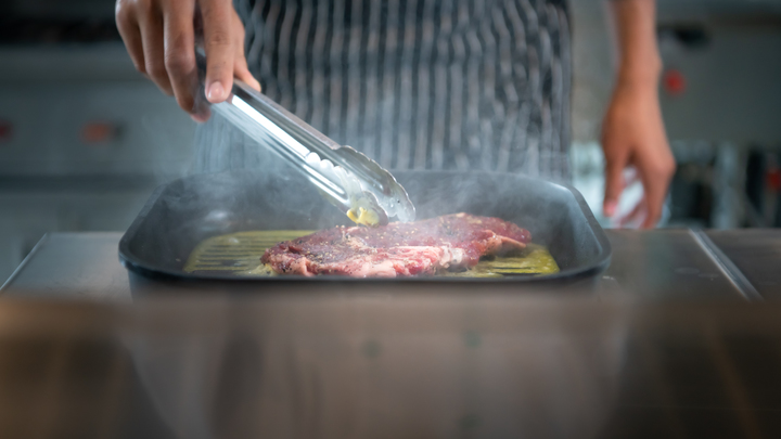 Врач объяснила, отказ от какой еды меняет внешность: Запомните три продукта