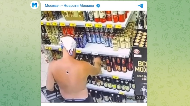 Полуголый мужчина с друзьями украли из магазина в Подмосковье пиво и мангал
