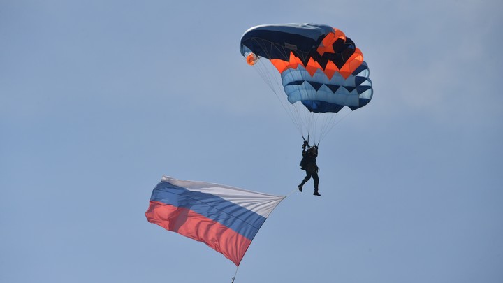 День парашютиста 2024: поздравления в стихах и прозе