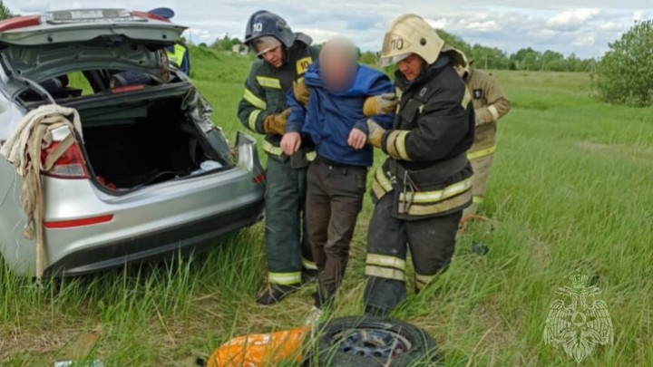 В Ивановской области спасатели деблокировали пострадавших в ДТП под Фурмановом
