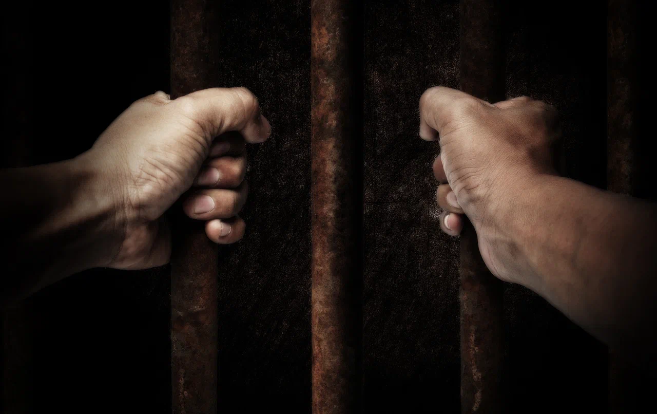 Житель Приморья вёл тайную переписку с украинской разведкой. Теперь раскаивается