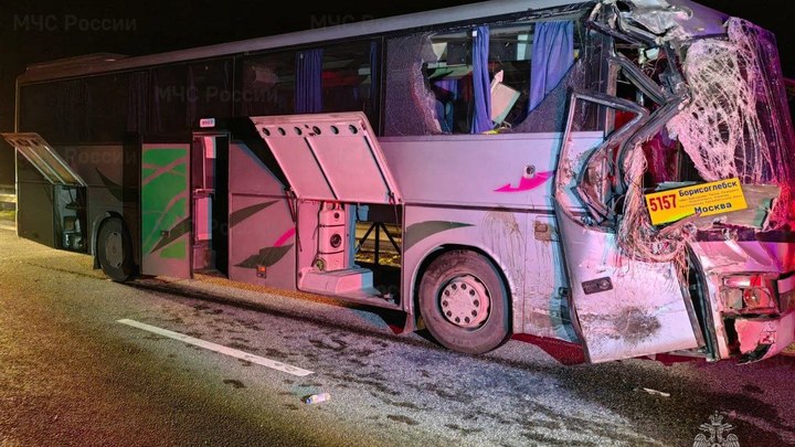 Два рейсовых автобуса из Москвы столкнулись под Тулой: пострадали 5 человек