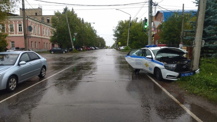 В Челябинской области автомобиль полиции столкнулся с легковушкой
