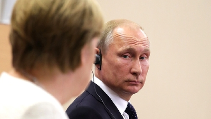 Столтенберг: Меркель смеялась над Трампом, требовавшим повысить оборонные расходы