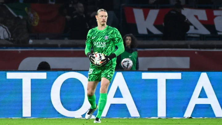 ПСЖ ждёт ответа по Сафонову. Галатасарай сомневается и затягивает дело