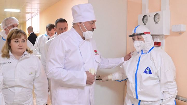 Лукашенко о медиках: В ваших руках важнейший ресурс страны