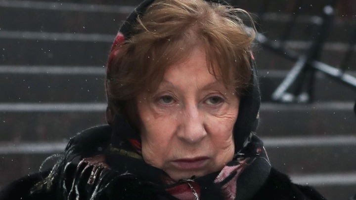 Лия Ахеджакова наговорила на статью, но её не накажут: О закулисном разговоре рассказал Бородин