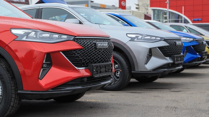 Никакой катастрофы: Автоэксперт Попов объяснил, почему закрылось больше 210 китайских автосалонов