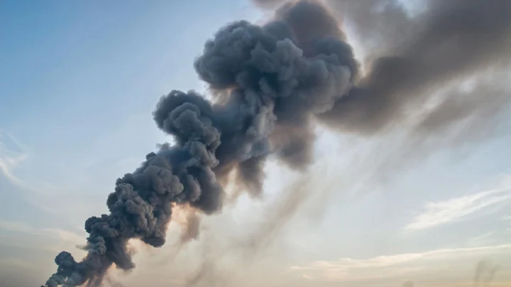 Губернатор Евраев: беспилотники атаковали нефтеперегонные станции