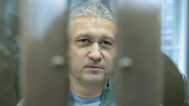 Тайна приговора Тимуру Иванову. Чему так улыбался в суде экс-замминистра обороны?