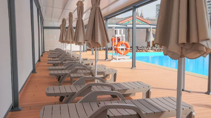 Лето в Москве не кончилось. В столице продолжают работать открытые бассейны с подогревом