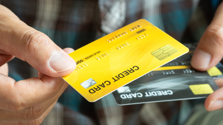 Для разморозки счёта приходите всей семьей: новое требование банков