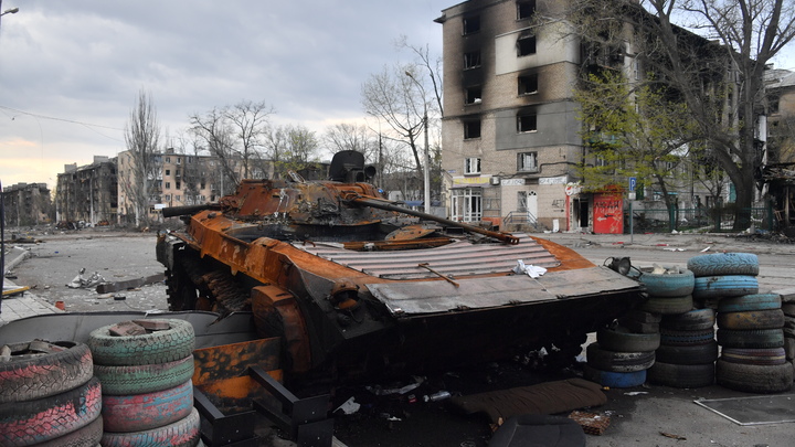 Военные следователи обнаружили в порту Мариуполя затопленные корабли