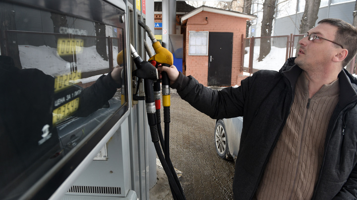 Очередной скачок цен: в Молдове вновь подорожало топливо