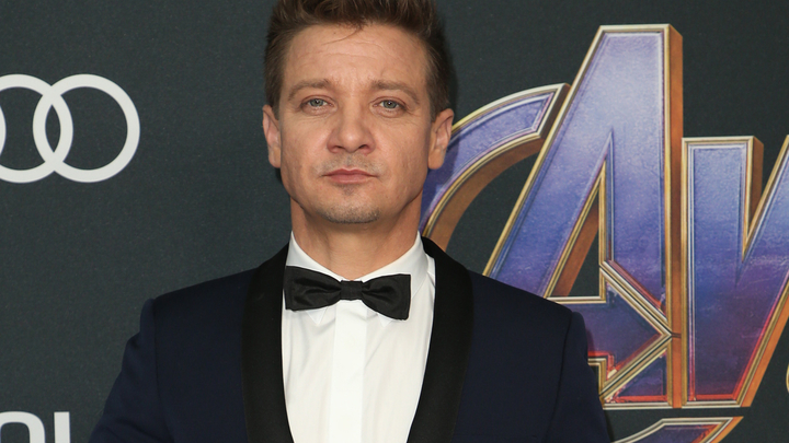 Пострадал в ДТП со снегоуборщиком: Подробности травмы звезды Marvel Джереми Реннера