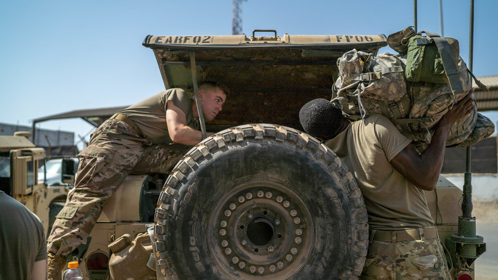 На каком вы здесь основании?: Российский офицер поставил на место зарвавшегося американца в Сирии