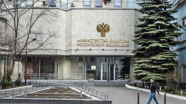 Артистов-предателей лишают званий? Минкульт объяснил, где правда, а где ложь
