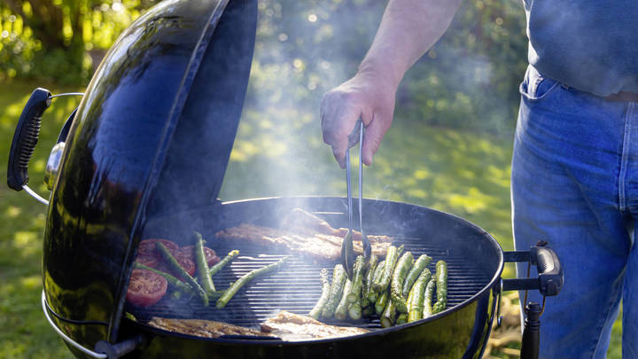 Открываем сезон зимнего шашлыка! В МЧС назвали новые правила разжигания костров