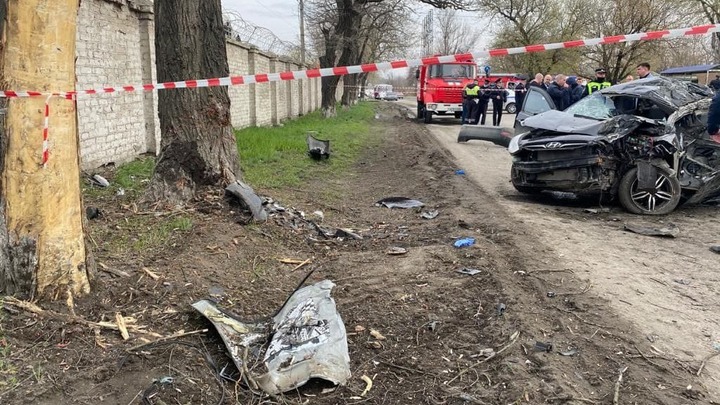 Появилось ВИДЕО с места ДТП в Новочеркасске, в котором погибли пять подростков на Hyundai Solaris
