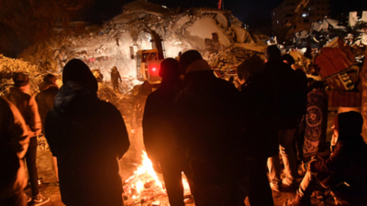Женщина и ребёнок погибли: В турецком Хатае всё меньше шансов найти выжившей семью русских