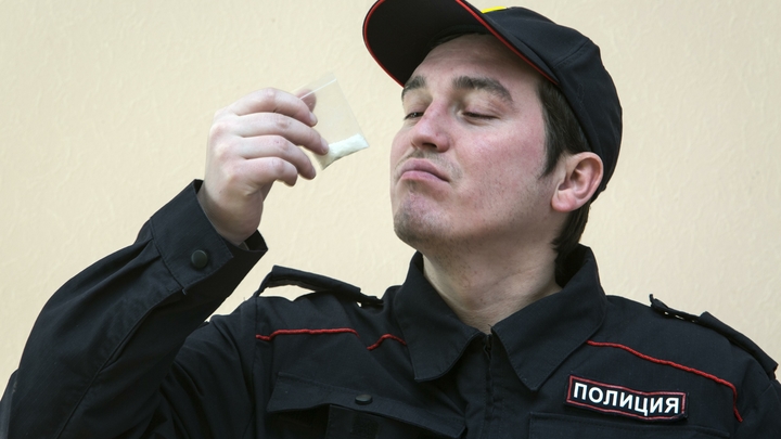 В Петербурге у замначальника отдела полиции нашли в кабинете наркотики