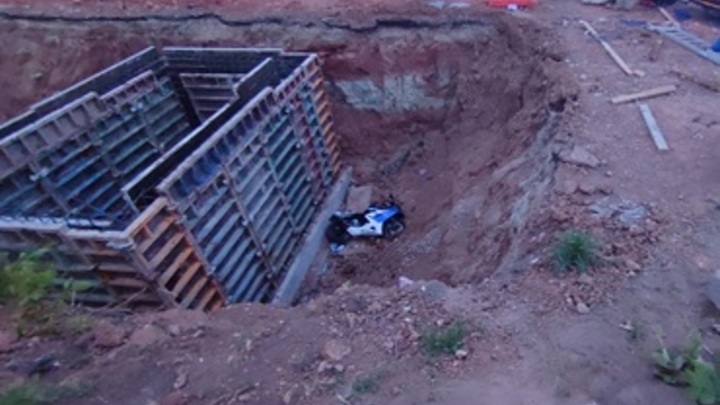 В Самаре мотоциклист съехал с дороги в место ремонтных работ