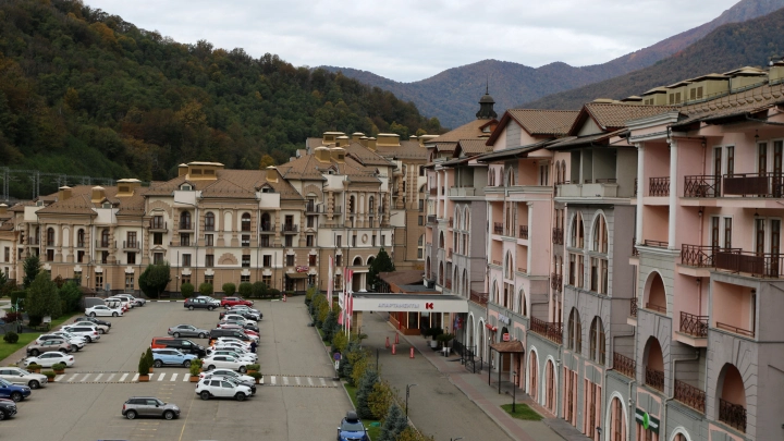 Стало известно, как обманывают туристов при бронировании жилья на курортах России