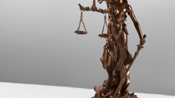 По 5,5 года колонии назначил суд журналистам Sota* и Reuters за связь с ФБК*