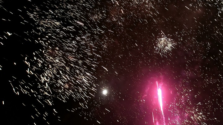 Зеленский подписал закон о запрете салютов на Украине