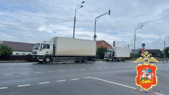 Водитель погиб в результате ДТП с двумя грузовиками на трассе М-5 в Луховицах