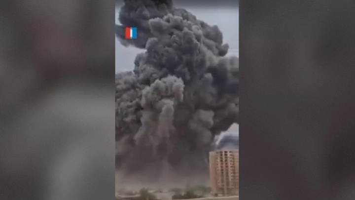 Адское пламя над Бушером: гигантский взрыв склада боеприпасов попал на видео