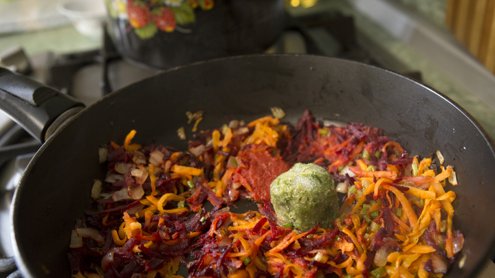 Как сделать сосуды крепкими: Врач назвала еду на столе, которая чистит организм