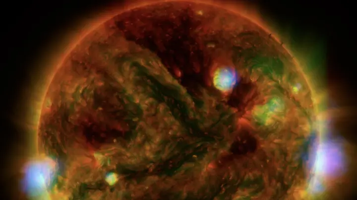 Солнце выбросило чёрную плазму: Учёные зафиксировали странное и пугающее явление