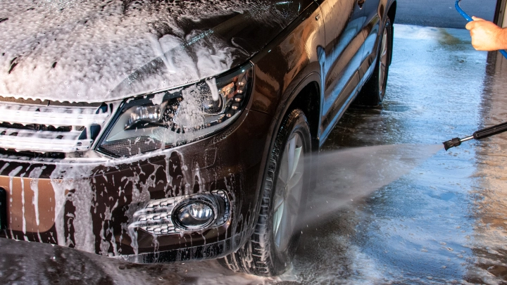 Юрист Тишаков: за мытье машины в неположенном месте грозит штраф