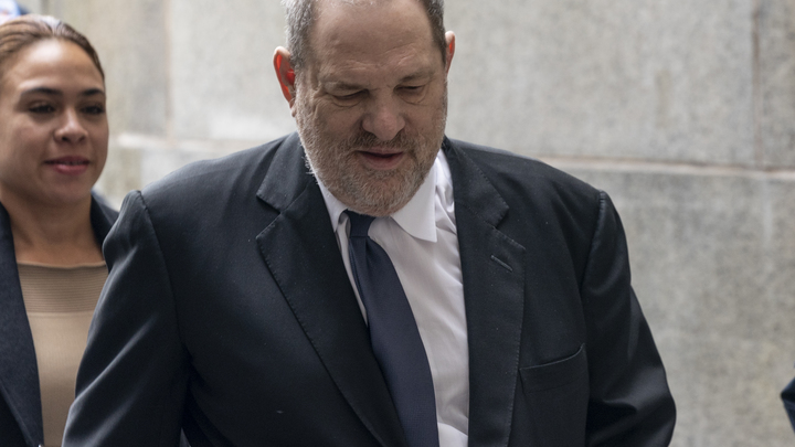 Харви Вайнштейн заплатит миллионы долларов Анджелине Джоли и Сальме Хайек